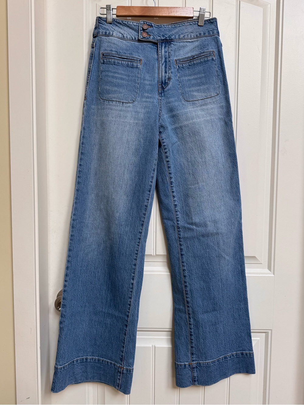 Habitual High Waist Wide Leg Light Wash Jeans. 6/28 x 32” inseam